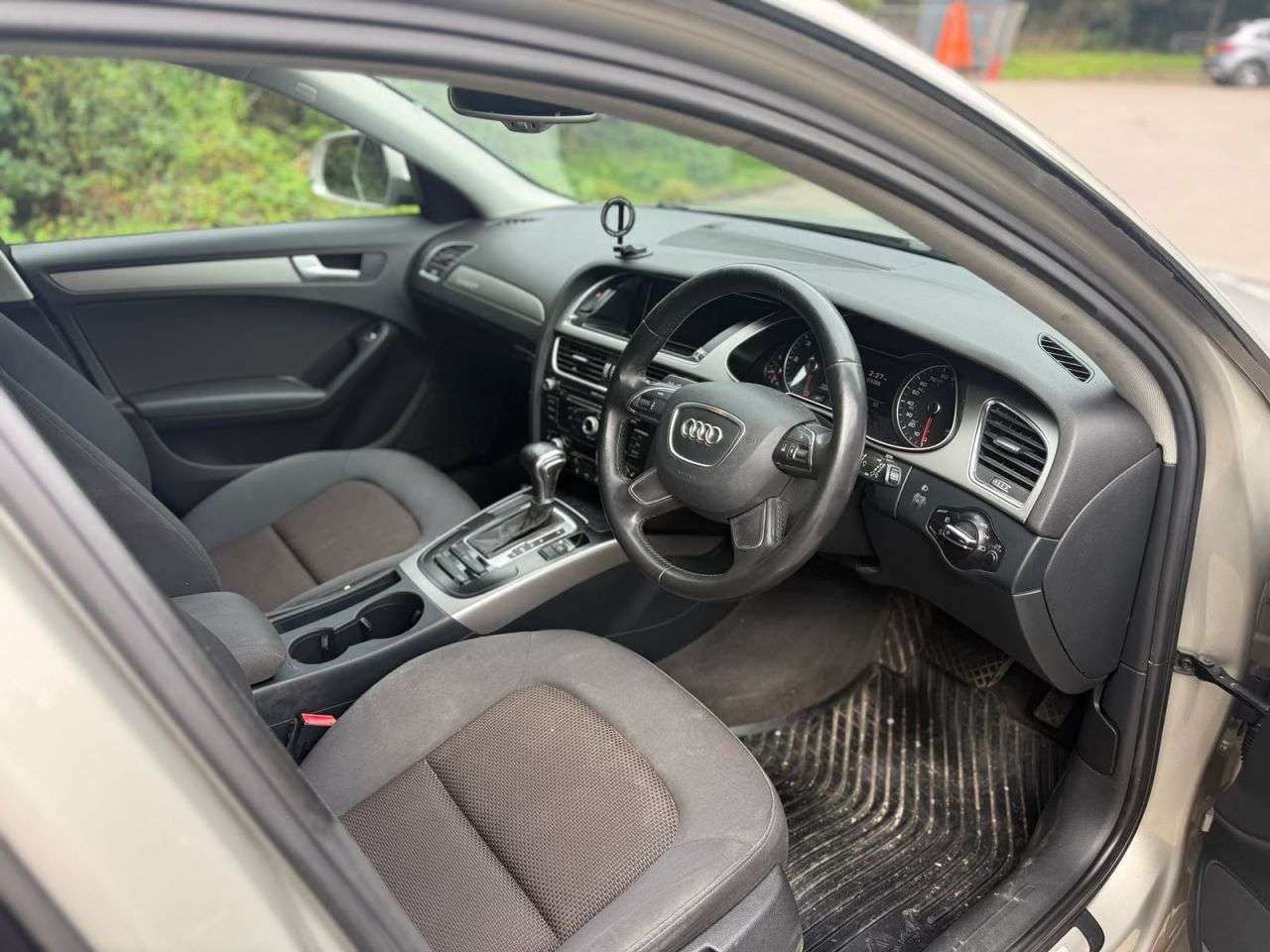 A 2014 AUDI A4 ALLROAD 2.0 TDI Estate 5dr Diesel S Tronic quattro Euro 5 (s/s) (177 ps) A 2014 AUDI A4 ALLROAD 2.0 TDI Estate 5dr Diesel S Tronic quattro Euro 5 (s/s) (177 ps)