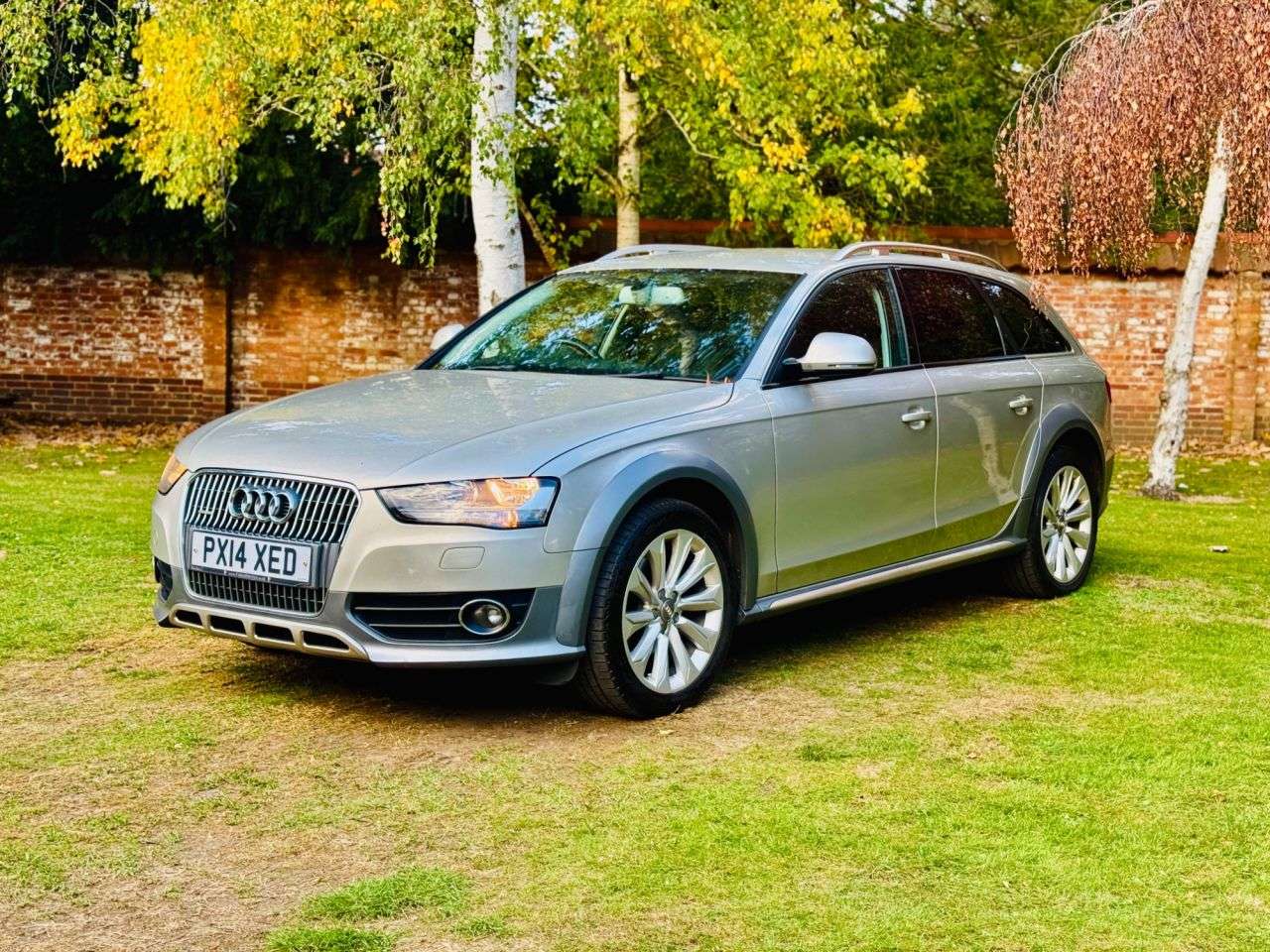 A 2014 AUDI A4 ALLROAD 2.0 TDI Estate 5dr Diesel S Tronic quattro Euro 5 (s/s) (177 ps) A 2014 AUDI A4 ALLROAD 2.0 TDI Estate 5dr Diesel S Tronic quattro Euro 5 (s/s) (177 ps)