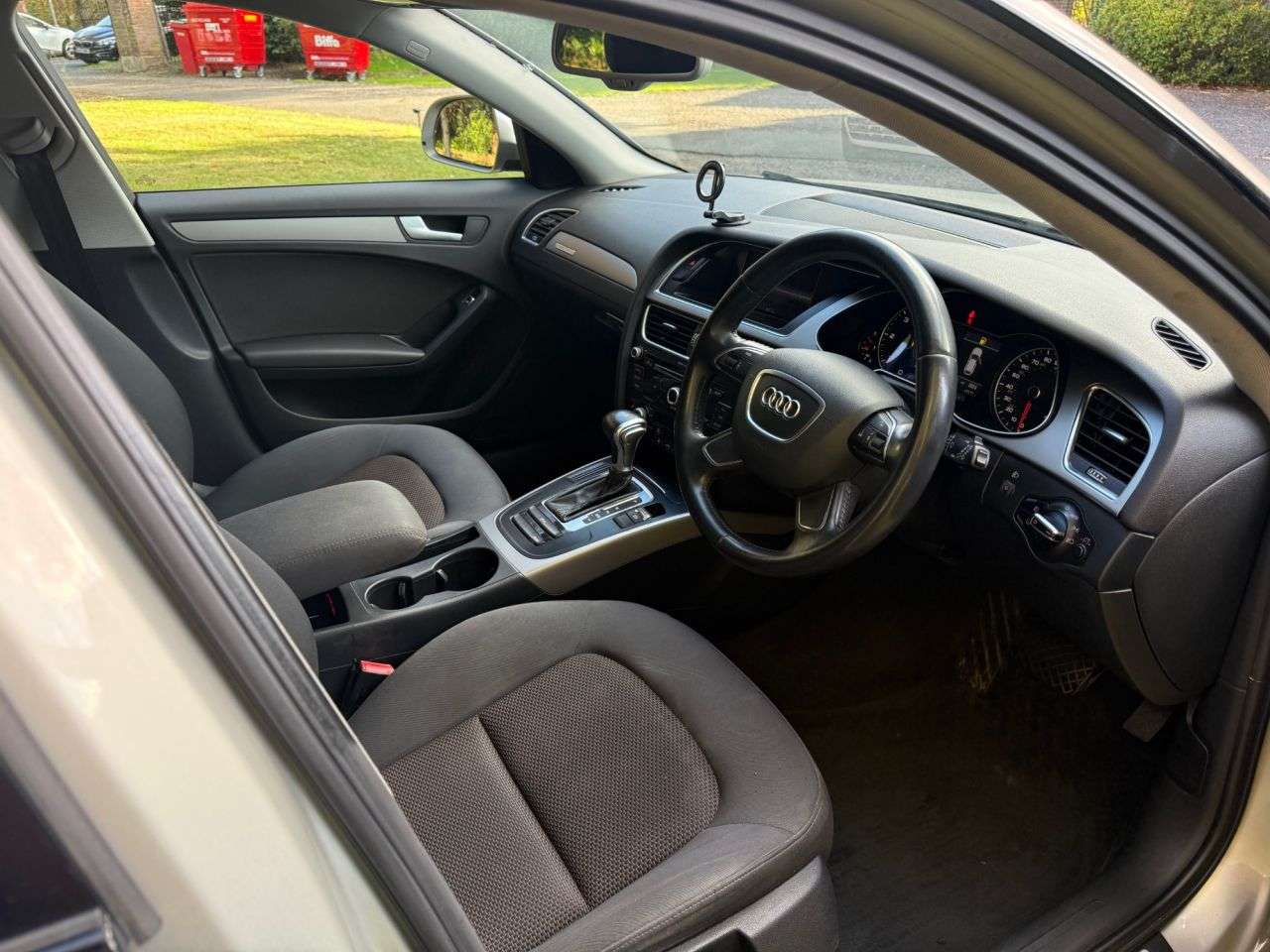 A 2014 AUDI A4 ALLROAD 2.0 TDI Estate 5dr Diesel S Tronic quattro Euro 5 (s/s) (177 ps) A 2014 AUDI A4 ALLROAD 2.0 TDI Estate 5dr Diesel S Tronic quattro Euro 5 (s/s) (177 ps)