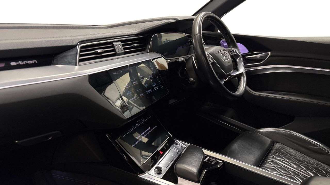 A 2020 AUDI E-TRON 55 Launch Edition Sportback 5dr Electric Auto quattro 95kWh (408 ps) A 2020 AUDI E-TRON 55 Launch Edition Sportback 5dr Electric Auto quattro 95kWh (408 ps)