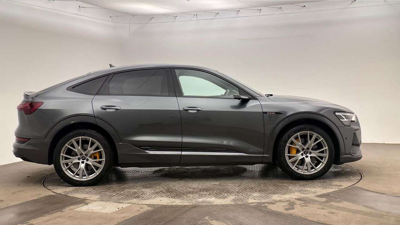 A 2020 AUDI E-TRON 55 Launch Edition Sportback 5dr Electric Auto quattro 95kWh (408 ps) A 2020 AUDI E-TRON 55 Launch Edition Sportback 5dr Electric Auto quattro 95kWh (408 ps)