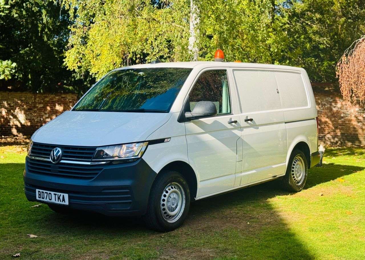 A 2020 VOLKSWAGEN TRANSPORTER 2.0 TDI T30 Startline Panel Van 5dr Diesel Manual FWD SWB Euro 6 (s/s) (110 A 2020 VOLKSWAGEN TRANSPORTER 2.0 TDI T30 Startline Panel Van 5dr Diesel Manual FWD SWB Euro 6 (s/s) (110