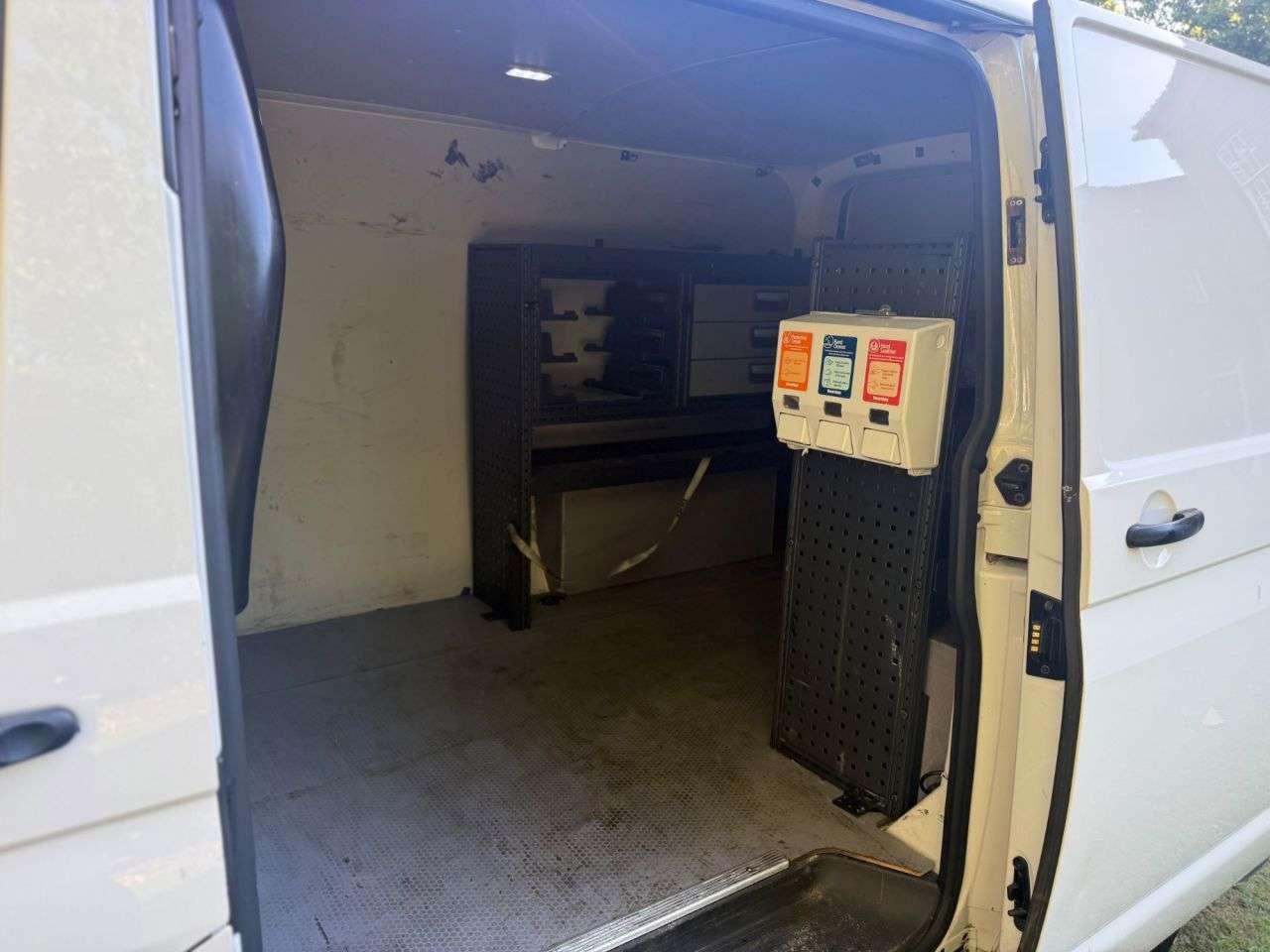 A 2020 VOLKSWAGEN TRANSPORTER 2.0 TDI T30 Startline Panel Van 5dr Diesel Manual FWD SWB Euro 6 (s/s) (110 A 2020 VOLKSWAGEN TRANSPORTER 2.0 TDI T30 Startline Panel Van 5dr Diesel Manual FWD SWB Euro 6 (s/s) (110