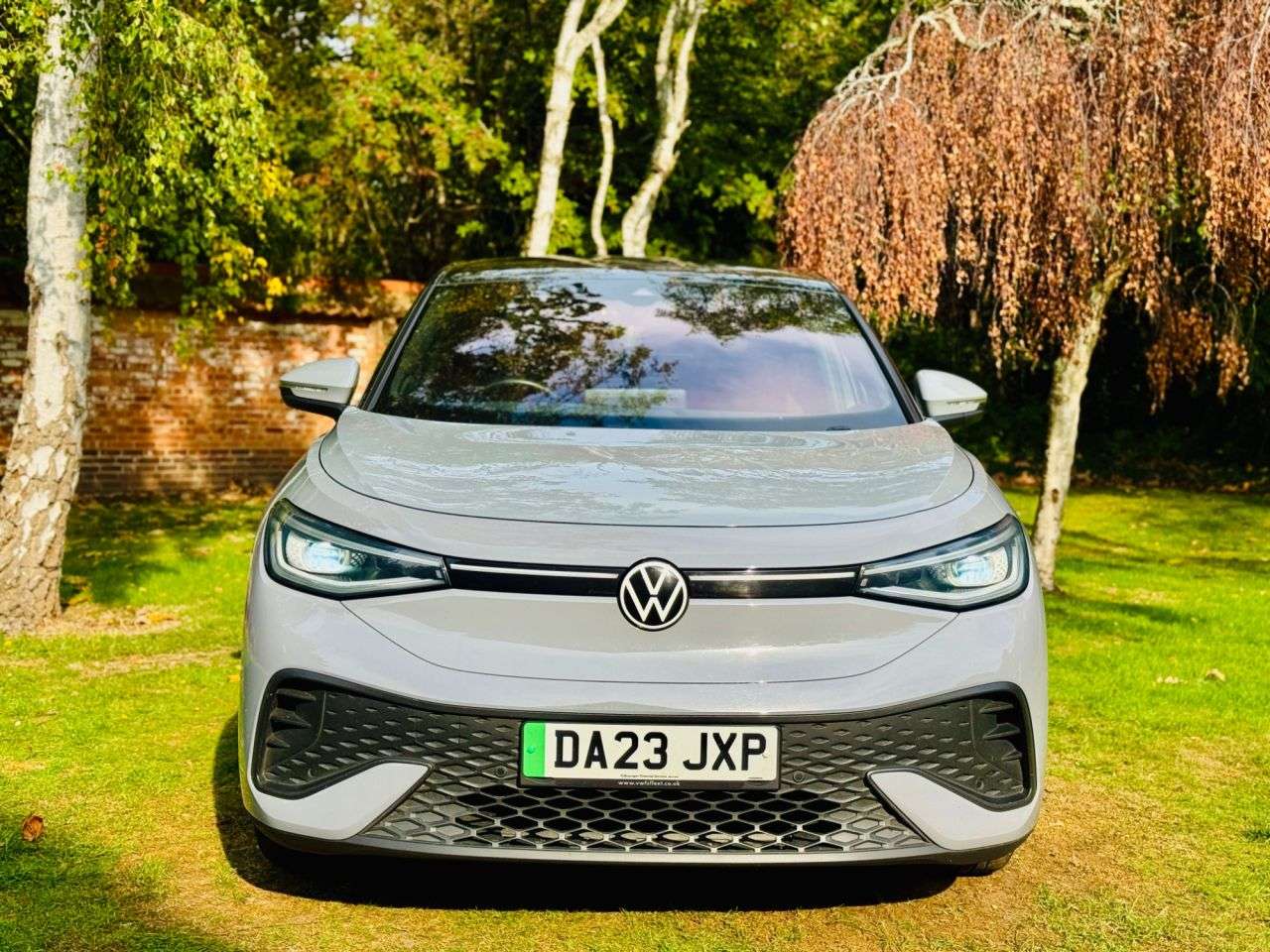 A 2023 VOLKSWAGEN ID.5 Pro 77kWh Style SUV 5dr Electric Auto (174 ps) A 2023 VOLKSWAGEN ID.5 Pro 77kWh Style SUV 5dr Electric Auto (174 ps)