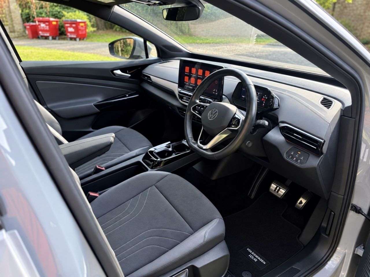 A 2023 VOLKSWAGEN ID.5 Pro 77kWh Style SUV 5dr Electric Auto (174 ps) A 2023 VOLKSWAGEN ID.5 Pro 77kWh Style SUV 5dr Electric Auto (174 ps)