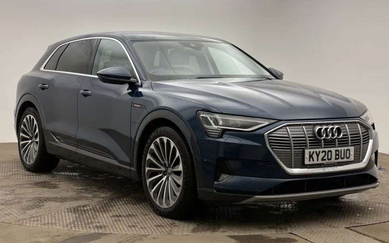 A 2020 AUDI E-TRON 55 SUV 5dr Electric Auto quattro 95kWh (408 ps) A 2020 AUDI E-TRON 55 SUV 5dr Electric Auto quattro 95kWh (408 ps)
