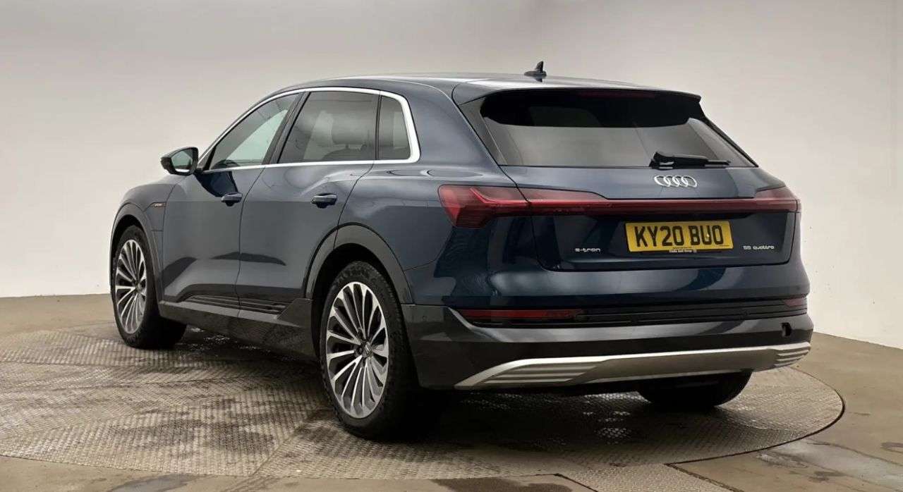 A 2020 AUDI E-TRON 55 SUV 5dr Electric Auto quattro 95kWh (408 ps) A 2020 AUDI E-TRON 55 SUV 5dr Electric Auto quattro 95kWh (408 ps)