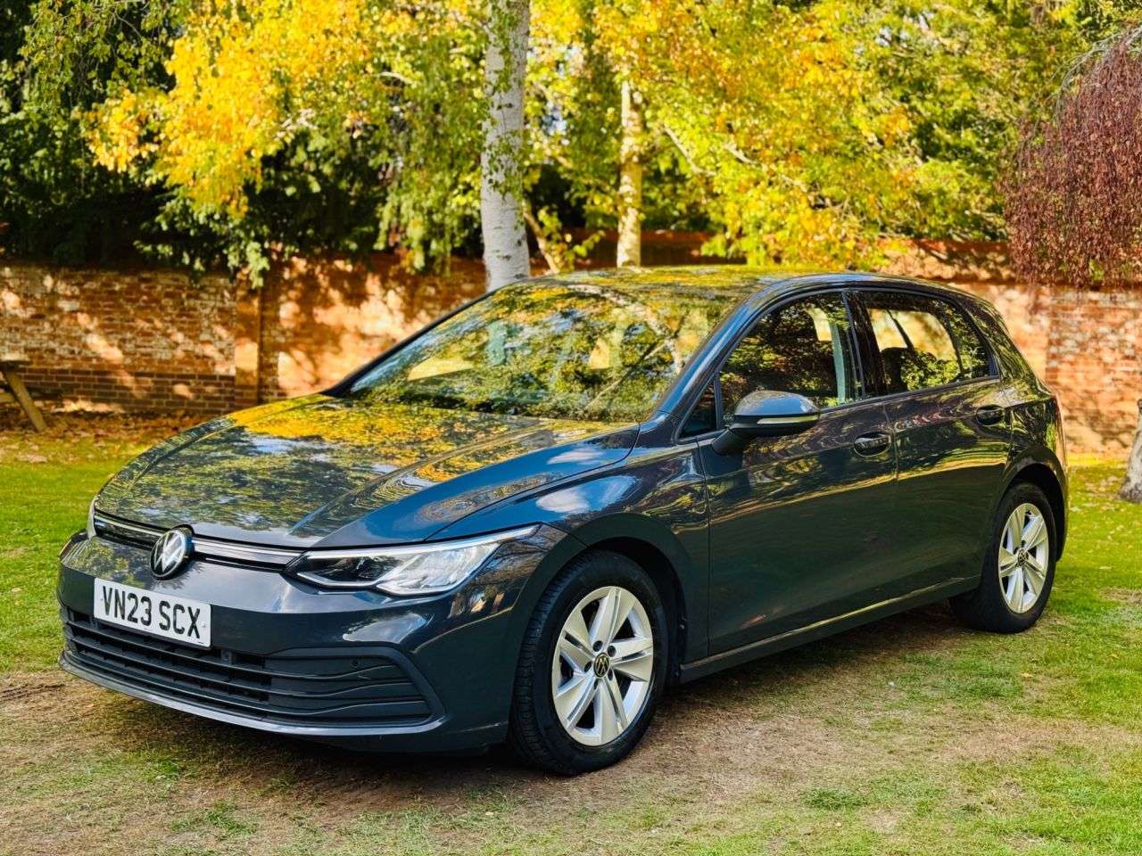A 2023 VOLKSWAGEN GOLF 1.5 eTSI MHEV Life Hatchback 5dr Petrol Hybrid DSG Euro 6 (s/s) (150 ps) A 2023 VOLKSWAGEN GOLF 1.5 eTSI MHEV Life Hatchback 5dr Petrol Hybrid DSG Euro 6 (s/s) (150 ps)