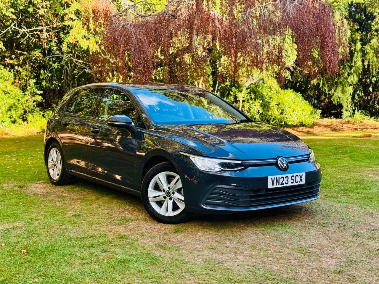 A 2023 VOLKSWAGEN GOLF 1.5 eTSI MHEV Life Hatchback 5dr Petrol Hybrid DSG Euro 6 (s/s) (150 ps) A 2023 VOLKSWAGEN GOLF 1.5 eTSI MHEV Life Hatchback 5dr Petrol Hybrid DSG Euro 6 (s/s) (150 ps)