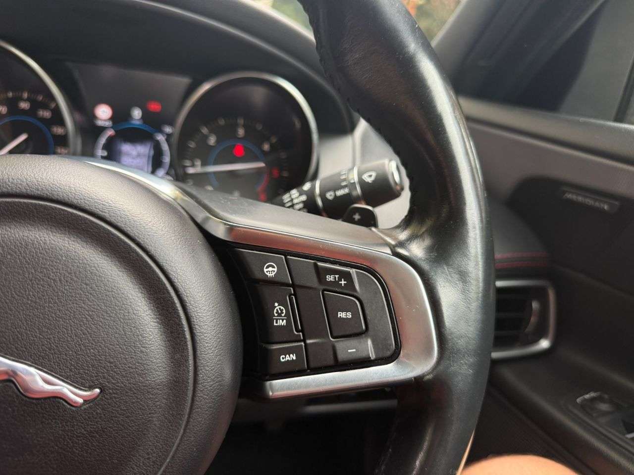 2016 JAGUAR XE 2016 JAGUAR XE