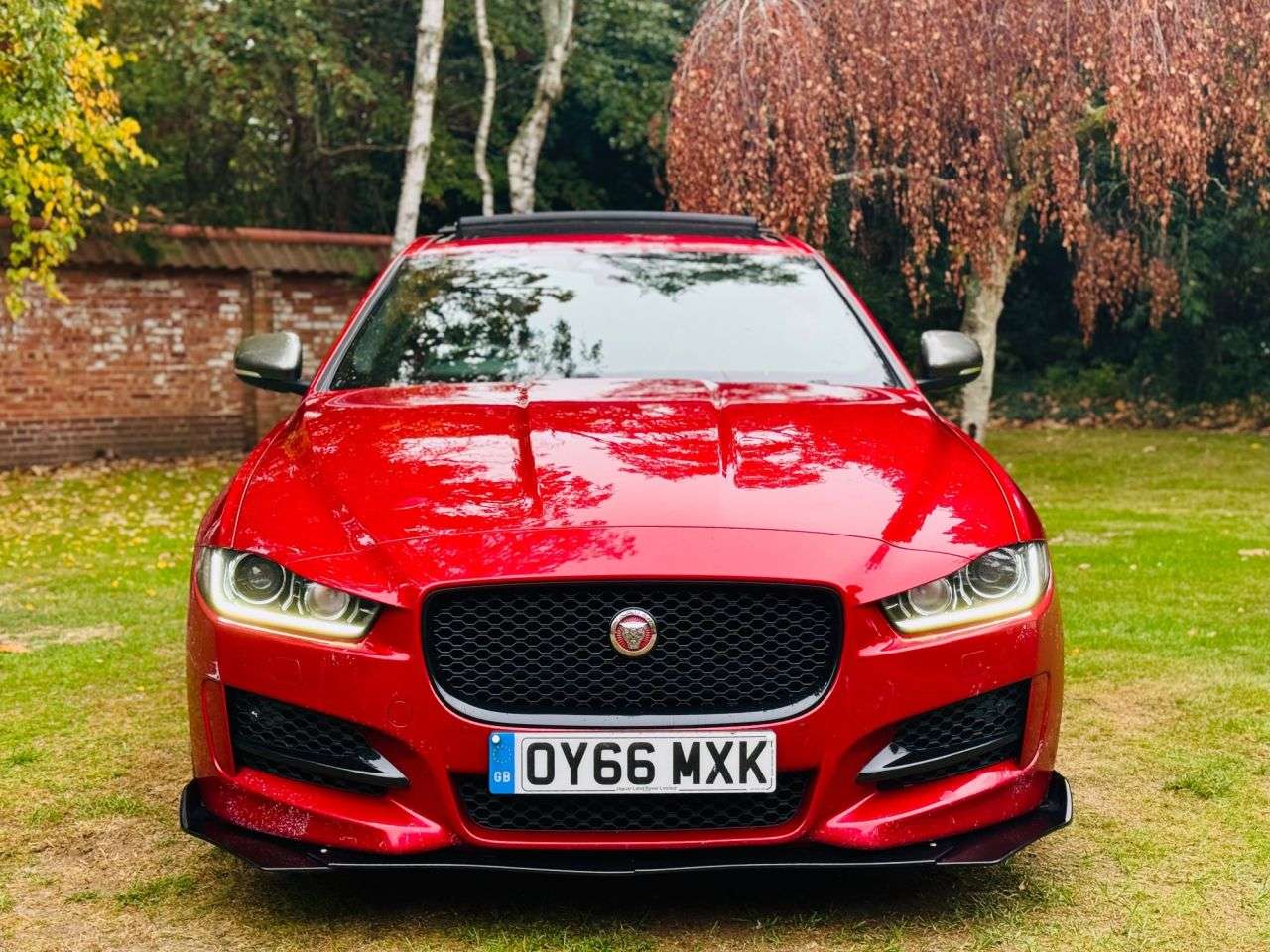 A 2016 JAGUAR XE 2.0d R-Sport Saloon 4dr Diesel Auto AWD Euro 6 (s/s) (180 ps) A 2016 JAGUAR XE 2.0d R-Sport Saloon 4dr Diesel Auto AWD Euro 6 (s/s) (180 ps)