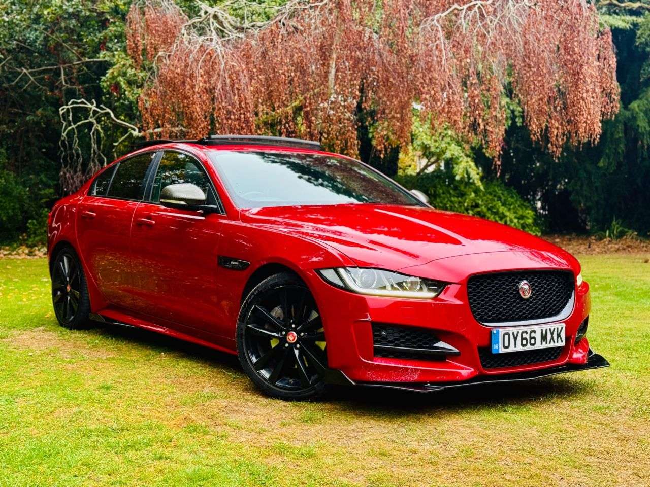 A 2016 JAGUAR XE 2.0d R-Sport Saloon 4dr Diesel Auto AWD Euro 6 (s/s) (180 ps) A 2016 JAGUAR XE 2.0d R-Sport Saloon 4dr Diesel Auto AWD Euro 6 (s/s) (180 ps)