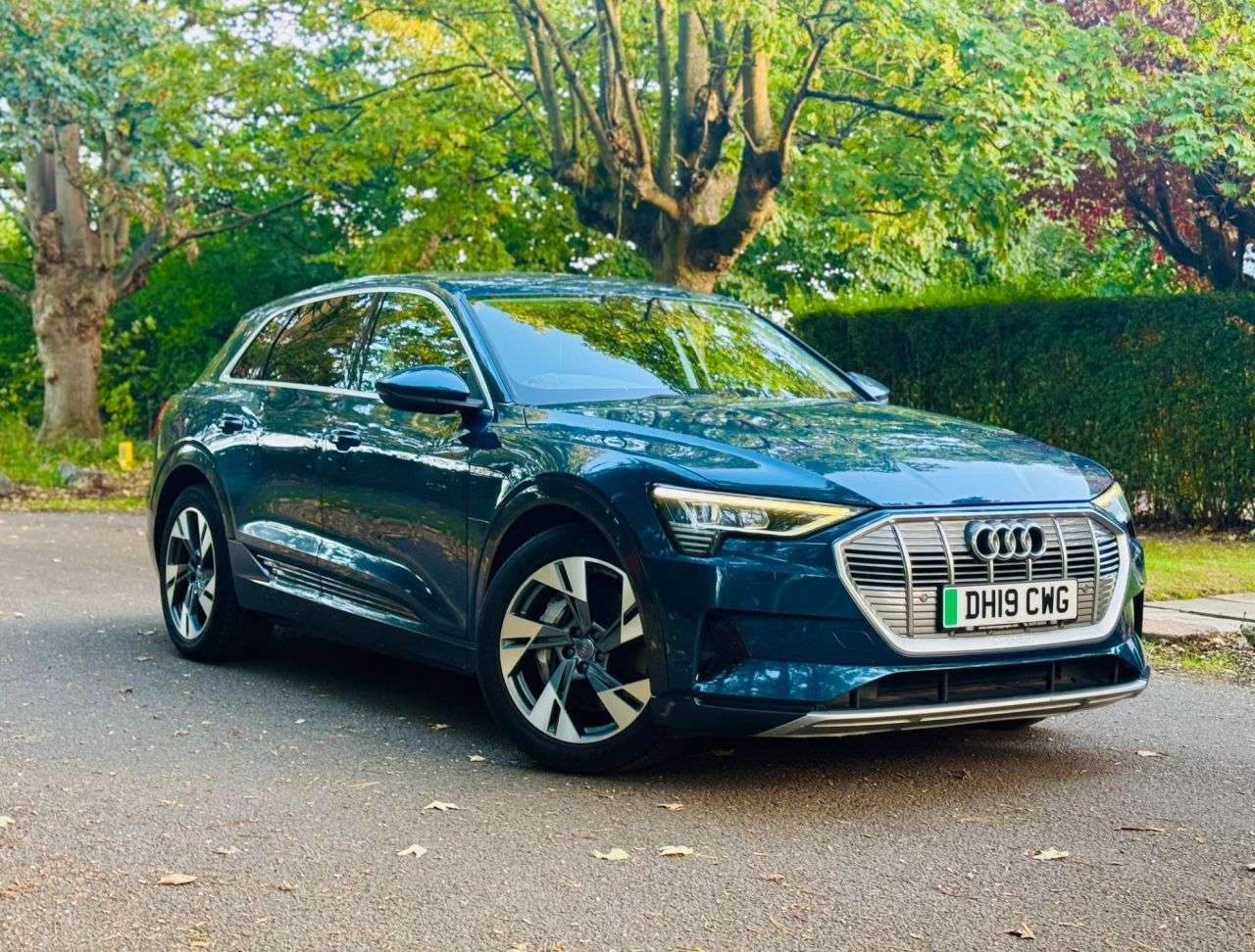 A 2019 AUDI E-TRON 55 SUV 5dr Electric Auto quattro 95kWh (408 ps) A 2019 AUDI E-TRON 55 SUV 5dr Electric Auto quattro 95kWh (408 ps)