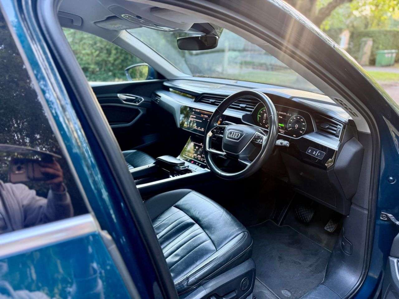 A 2019 AUDI E-TRON 55 SUV 5dr Electric Auto quattro 95kWh (408 ps) A 2019 AUDI E-TRON 55 SUV 5dr Electric Auto quattro 95kWh (408 ps)