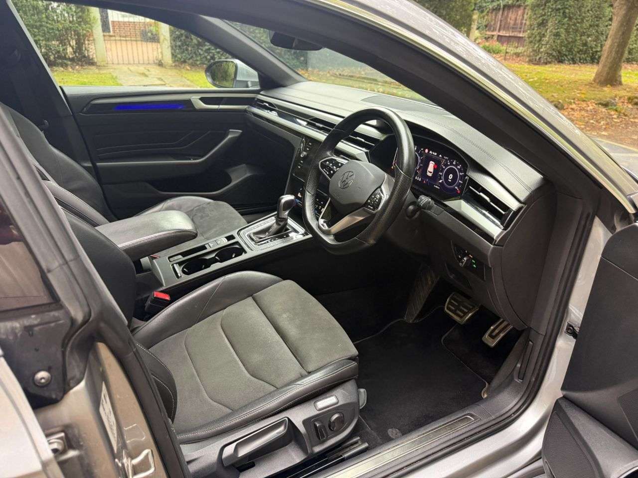 A 2021 VOLKSWAGEN ARTEON 1.4 TSI 13kWh R-Line Shooting Brake 5dr Petrol Plug-in Hybrid DSG Euro 6 (s A 2021 VOLKSWAGEN ARTEON 1.4 TSI 13kWh R-Line Shooting Brake 5dr Petrol Plug-in Hybrid DSG Euro 6 (s