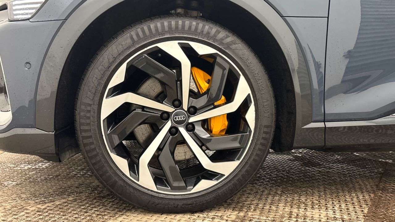 A 2020 AUDI E-TRON 55 Edition 1 Sportback 5dr Electric Auto quattro 95kWh (408 ps) A 2020 AUDI E-TRON 55 Edition 1 Sportback 5dr Electric Auto quattro 95kWh (408 ps)