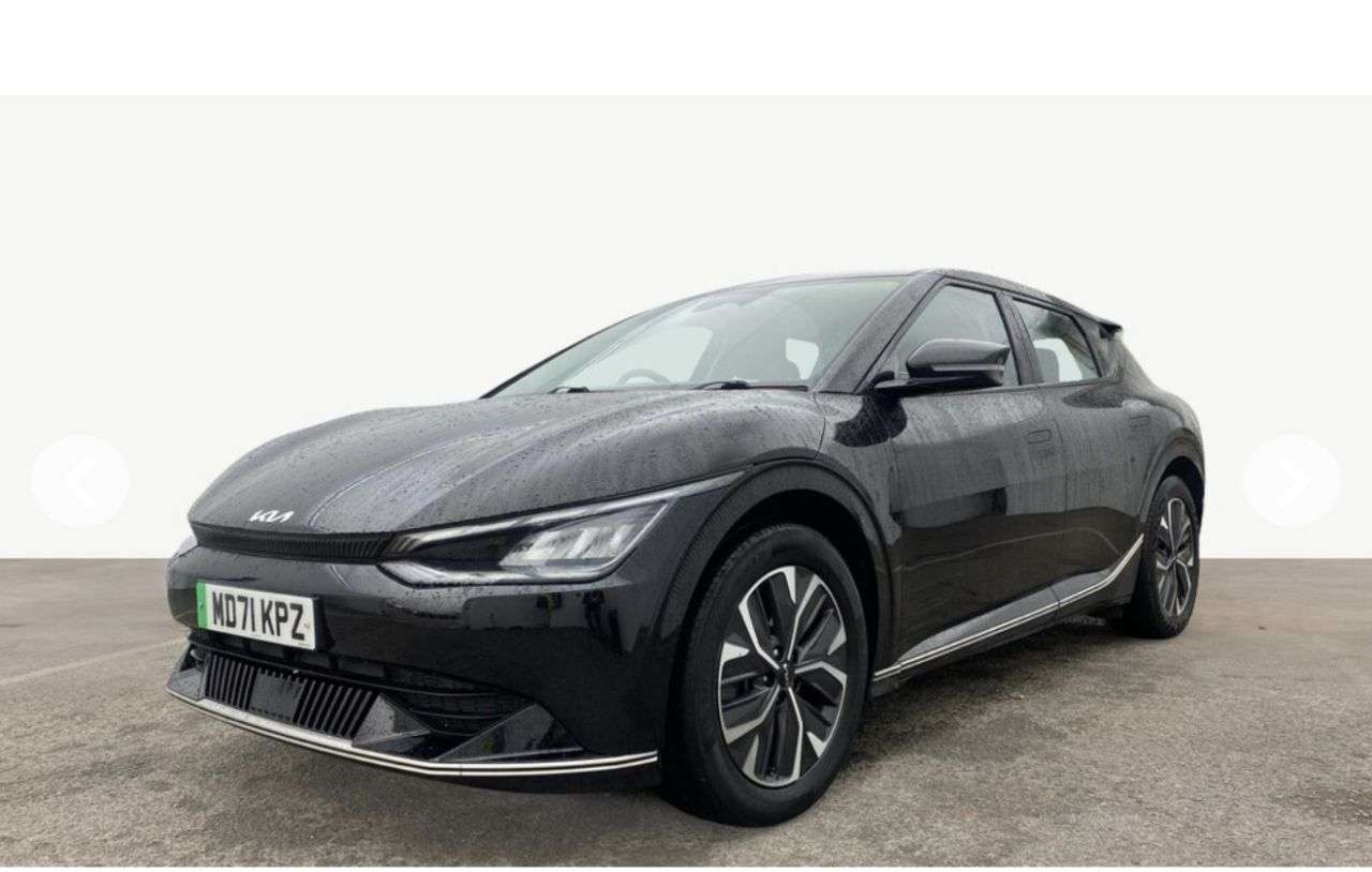 A 2022 KIA EV6 77.4kWh Air Hatchback 5dr Electric Auto (225 bhp) A 2022 KIA EV6 77.4kWh Air Hatchback 5dr Electric Auto (225 bhp)