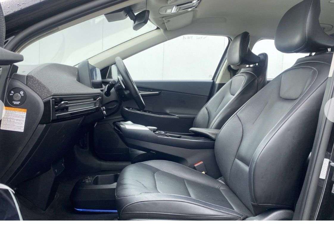 A 2022 KIA EV6 77.4kWh Air Hatchback 5dr Electric Auto (225 bhp) A 2022 KIA EV6 77.4kWh Air Hatchback 5dr Electric Auto (225 bhp)