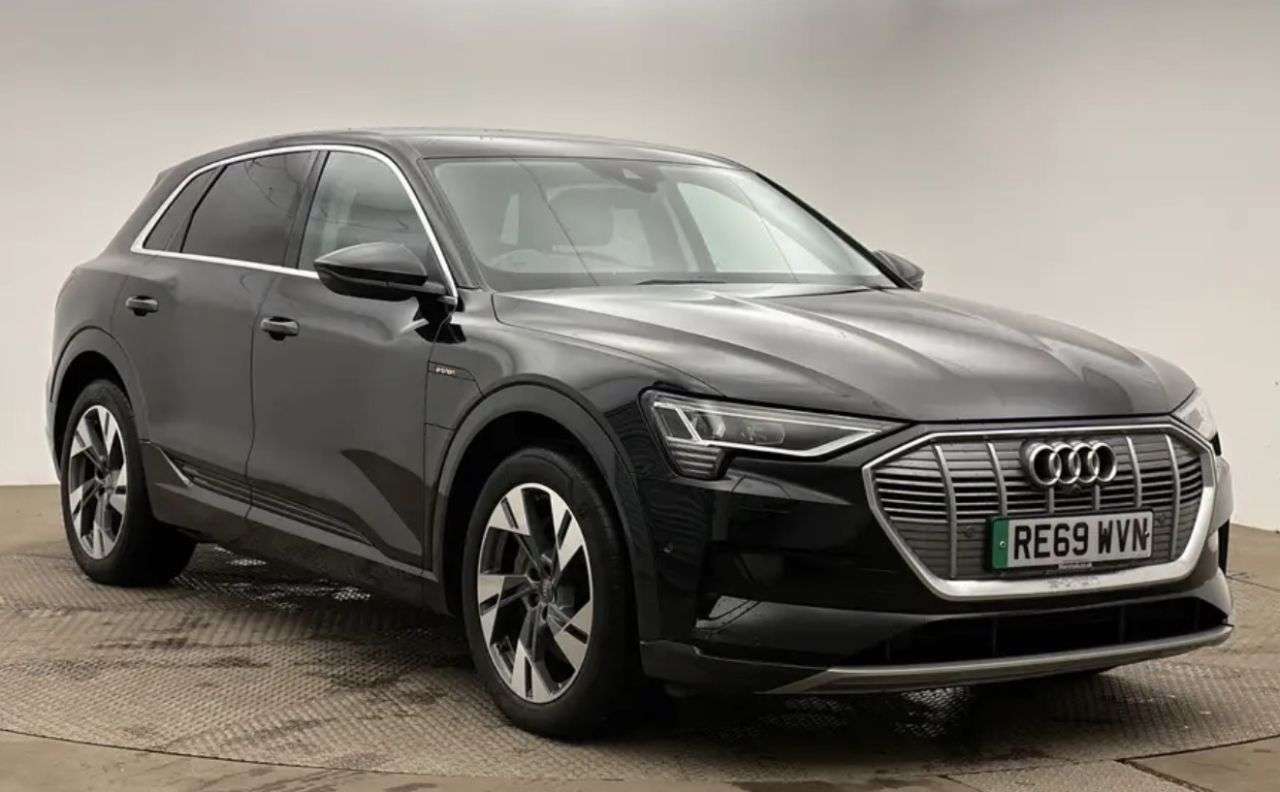 A 2019 AUDI E-TRON 55 SUV 5dr Electric Auto quattro 95kWh (408 ps) A 2019 AUDI E-TRON 55 SUV 5dr Electric Auto quattro 95kWh (408 ps)