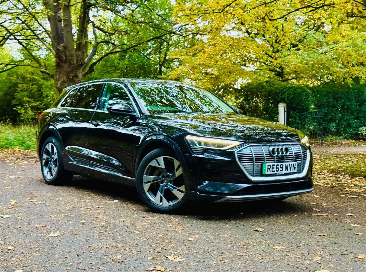 A 2019 AUDI E-TRON 55 SUV 5dr Electric Auto quattro 95kWh (408 ps) A 2019 AUDI E-TRON 55 SUV 5dr Electric Auto quattro 95kWh (408 ps)