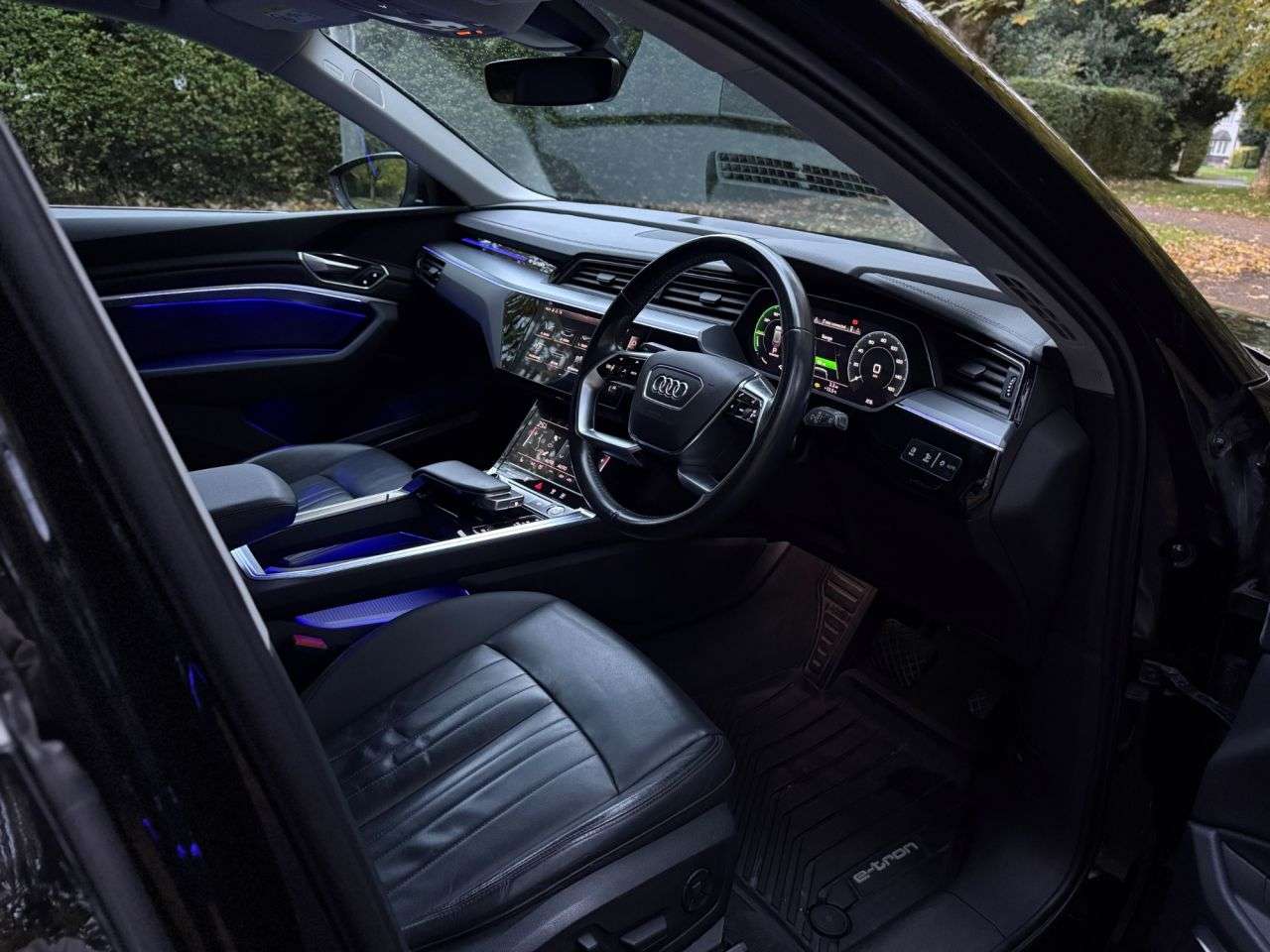 A 2019 AUDI E-TRON 55 SUV 5dr Electric Auto quattro 95kWh (408 ps) A 2019 AUDI E-TRON 55 SUV 5dr Electric Auto quattro 95kWh (408 ps)