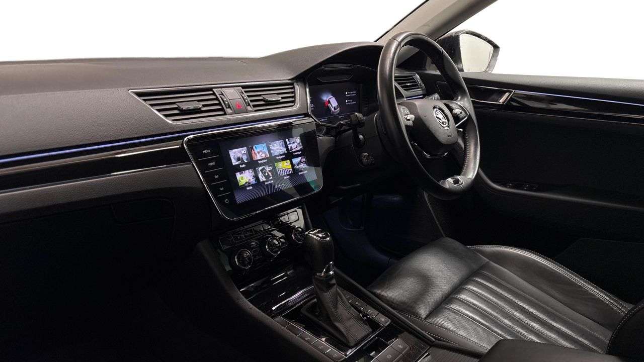 A 2023 SKODA SUPERB 1.4 TSI iV 13kWh Laurin & Klement Estate 5dr Petrol Plug-in Hybrid DSG Euro A 2023 SKODA SUPERB 1.4 TSI iV 13kWh Laurin & Klement Estate 5dr Petrol Plug-in Hybrid DSG Euro