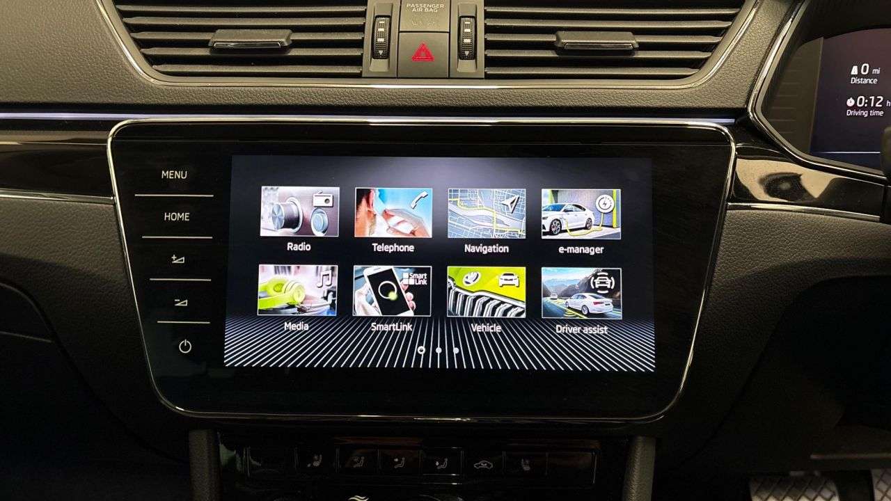 A 2023 SKODA SUPERB 1.4 TSI iV 13kWh Laurin & Klement Estate 5dr Petrol Plug-in Hybrid DSG Euro A 2023 SKODA SUPERB 1.4 TSI iV 13kWh Laurin & Klement Estate 5dr Petrol Plug-in Hybrid DSG Euro