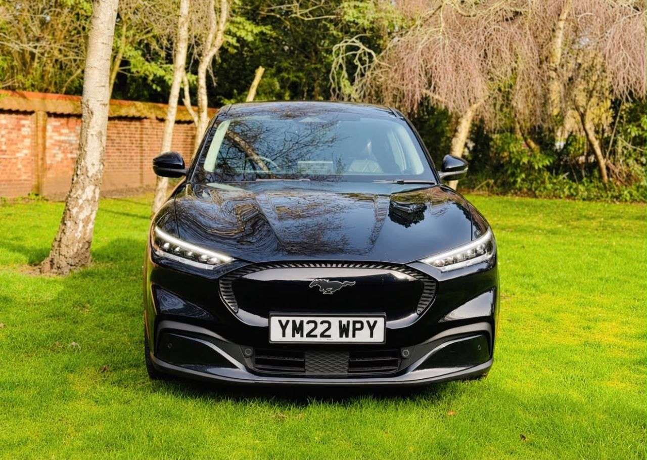 A 2022 FORD MUSTANG MACH-E Extended Range 91kWh SUV 5dr Electric Automatic (294 ps) A 2022 FORD MUSTANG MACH-E Extended Range 91kWh SUV 5dr Electric Automatic (294 ps)