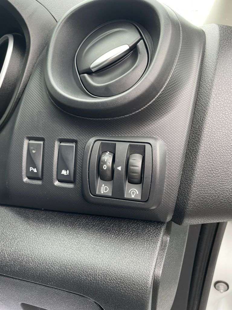 2020 NISSAN NV300 2020 NISSAN NV300