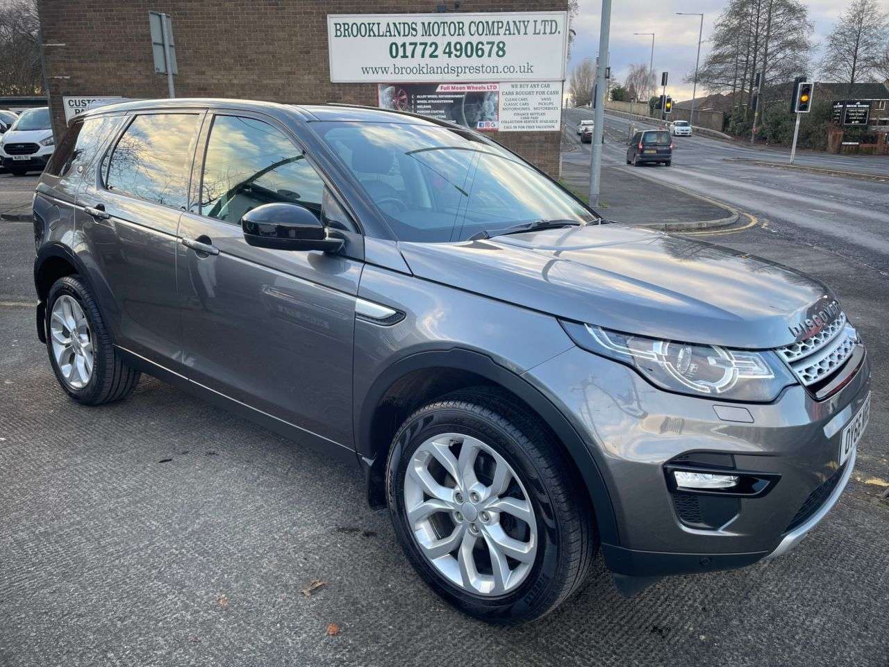 A 2016 LAND ROVER DISCOVERY SPORT 2.0 TD4 HSE SUV 5DR DIESEL AUTOMATIC 4WD 180 EURO 6 A 2016 LAND ROVER DISCOVERY SPORT 2.0 TD4 HSE SUV 5DR DIESEL AUTOMATIC 4WD 180 EURO 6