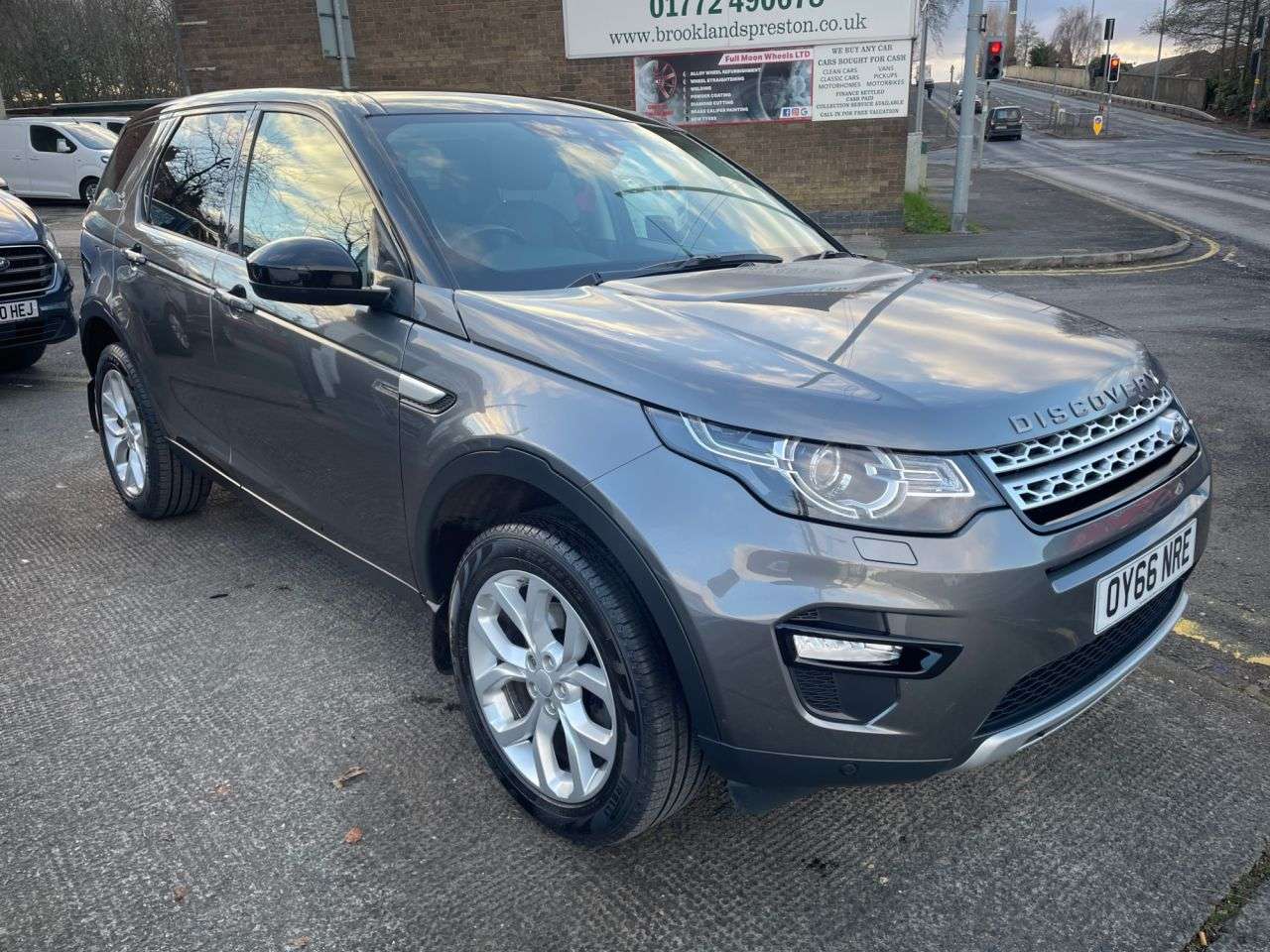 A 2016 LAND ROVER DISCOVERY SPORT 2.0 TD4 HSE SUV 5DR DIESEL AUTOMATIC 4WD 180 EURO 6 A 2016 LAND ROVER DISCOVERY SPORT 2.0 TD4 HSE SUV 5DR DIESEL AUTOMATIC 4WD 180 EURO 6