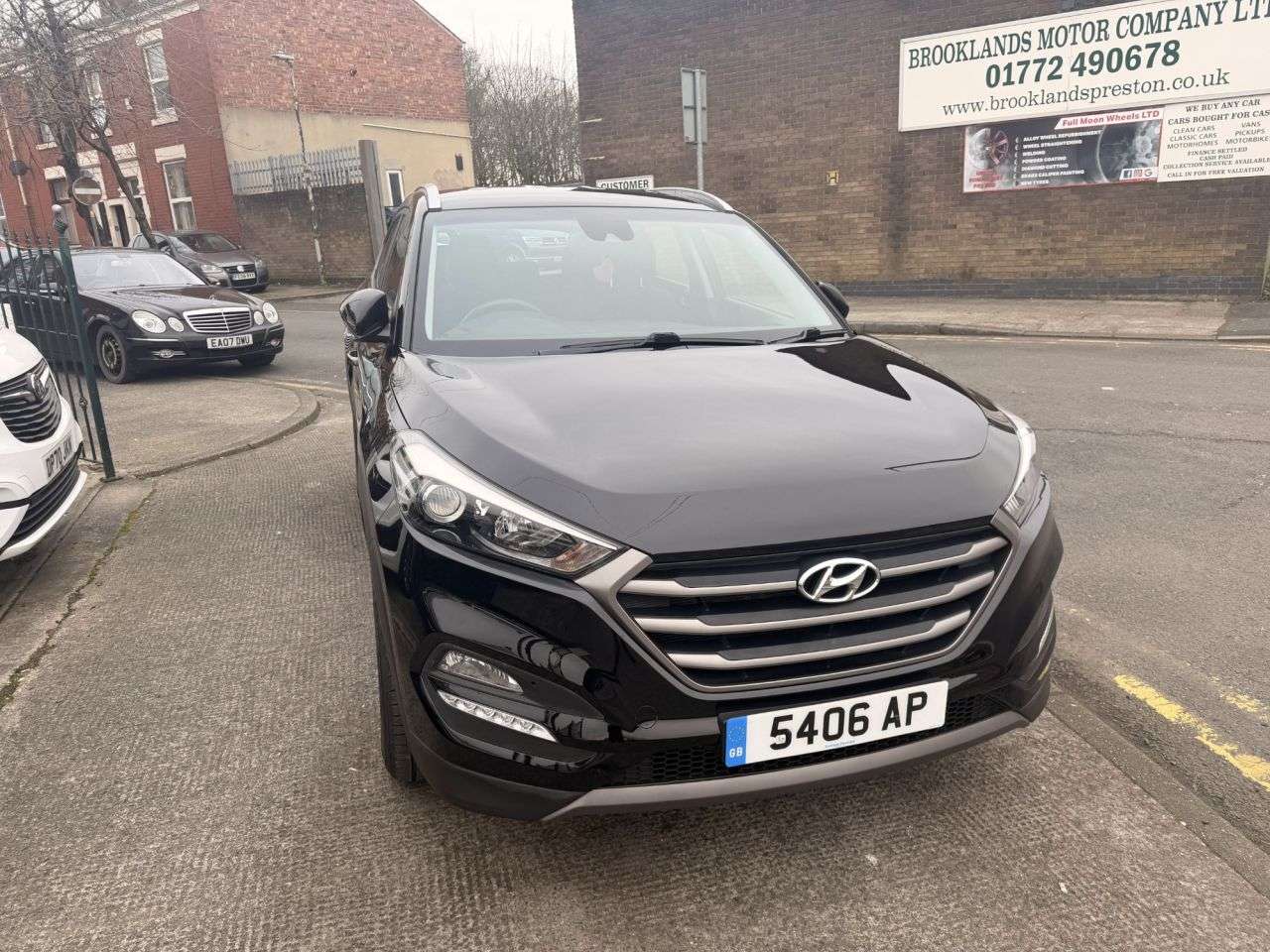 A 2016 HYUNDAI TUCSON 1.6 GDi Blue Drive SE SUV 5dr Petrol Manual Euro 6 (s/s) (132 ps) A 2016 HYUNDAI TUCSON 1.6 GDi Blue Drive SE SUV 5dr Petrol Manual Euro 6 (s/s) (132 ps)