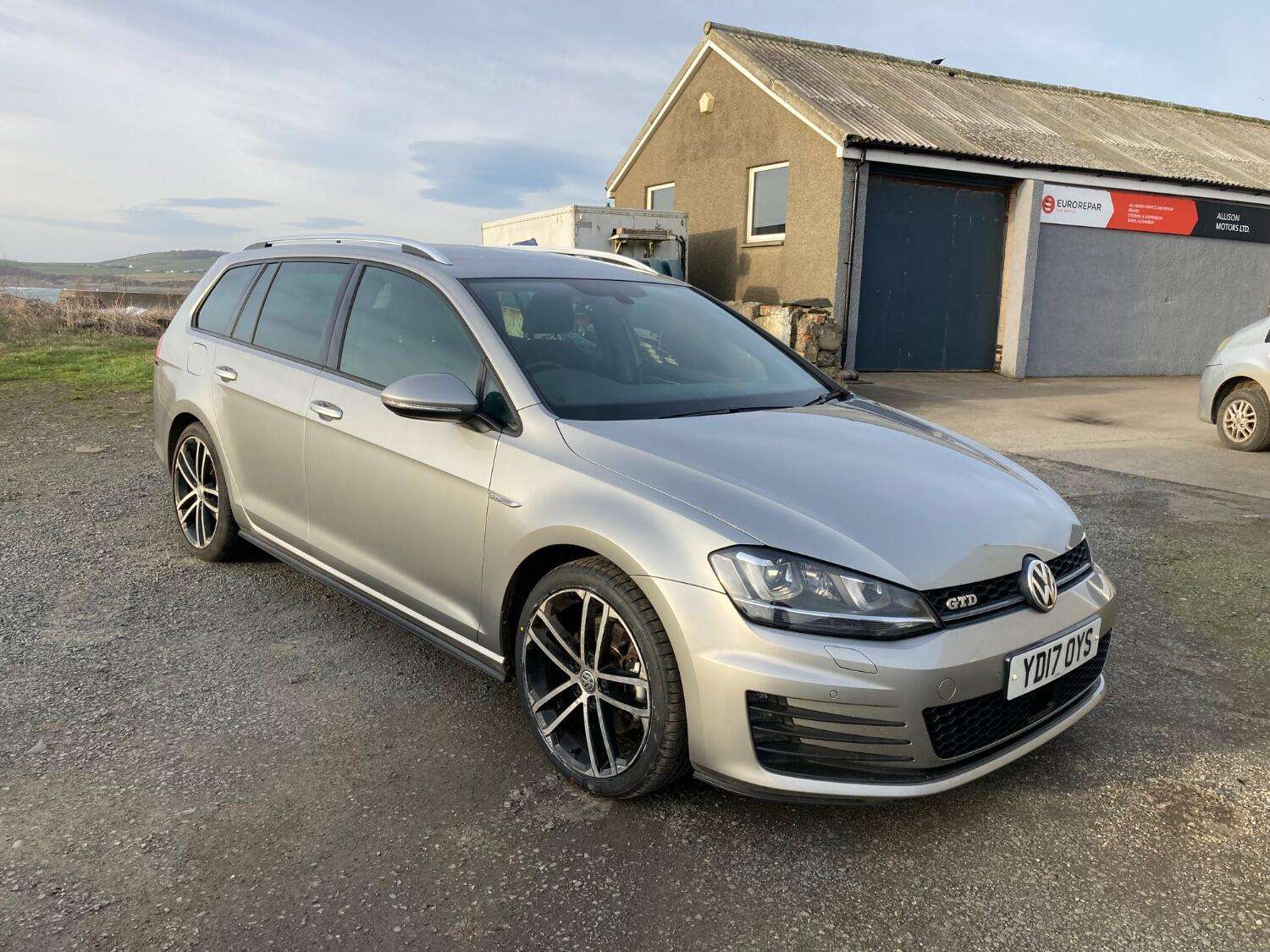 A 2017 VOLKSWAGEN GOLF 2.0 TDI BlueMotion Tech GTD A 2017 VOLKSWAGEN GOLF 2.0 TDI BlueMotion Tech GTD