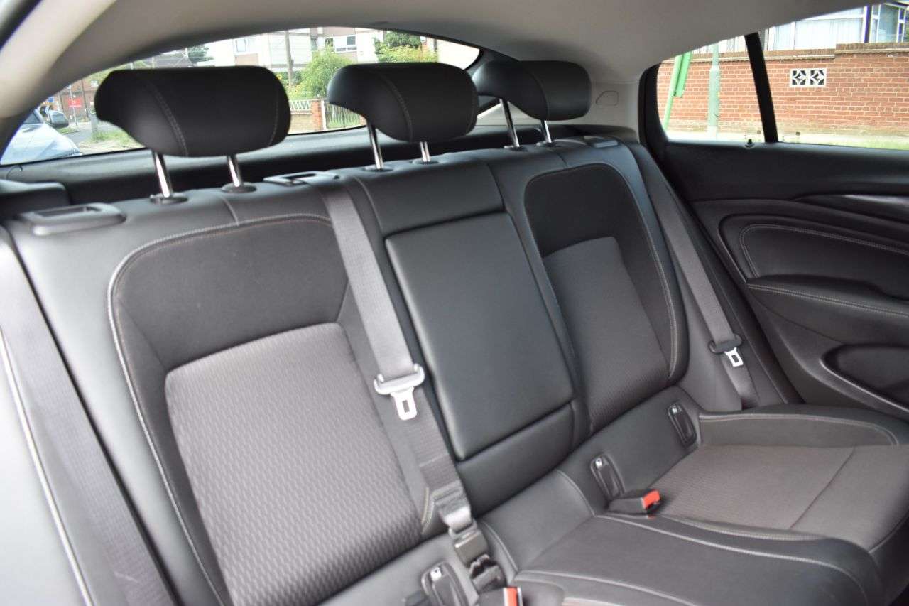 2017 VAUXHALL INSIGNIA GRAND SPORT 2017 VAUXHALL INSIGNIA GRAND SPORT