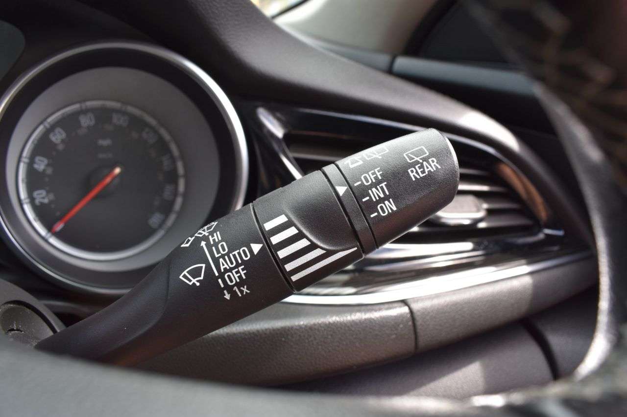 2017 VAUXHALL INSIGNIA GRAND SPORT 2017 VAUXHALL INSIGNIA GRAND SPORT