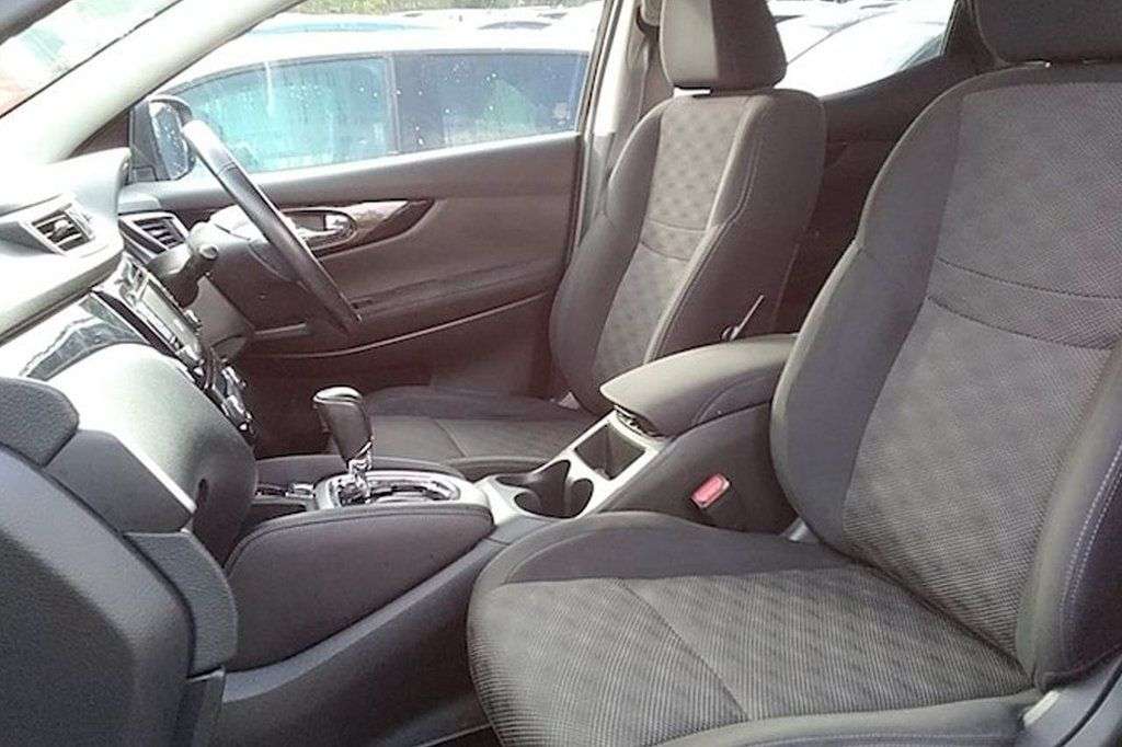 A 2016 NISSAN QASHQAI N-CONNECTA DIG-T XTRONIC A 2016 NISSAN QASHQAI N-CONNECTA DIG-T XTRONIC