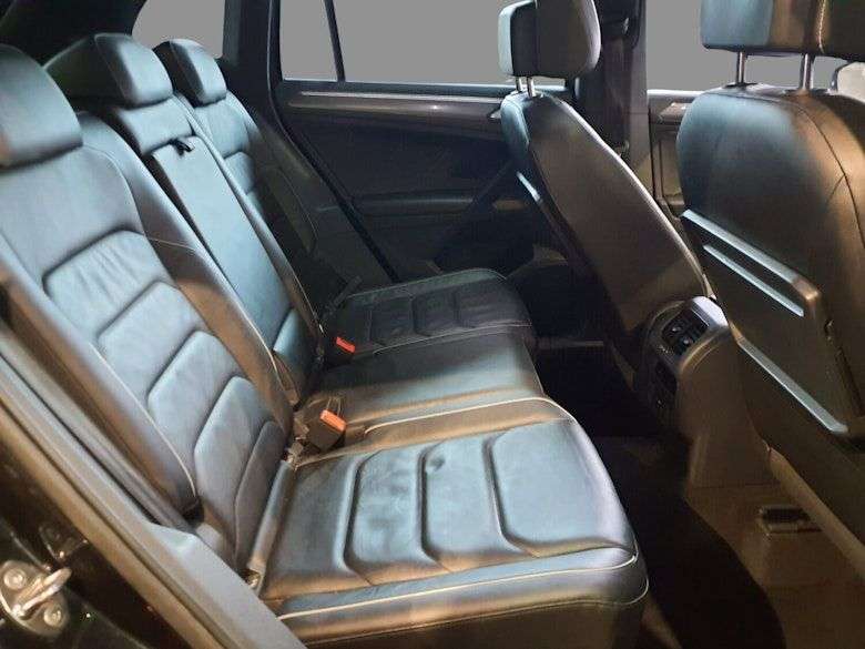 A 2019 VOLKSWAGEN TIGUAN 2.0 TSI R-Line Tech DSG 4Motion (190ps) PANORAMIC ROOF / MEMORY SEATS A 2019 VOLKSWAGEN TIGUAN 2.0 TSI R-Line Tech DSG 4Motion (190ps) PANORAMIC ROOF / MEMORY SEATS