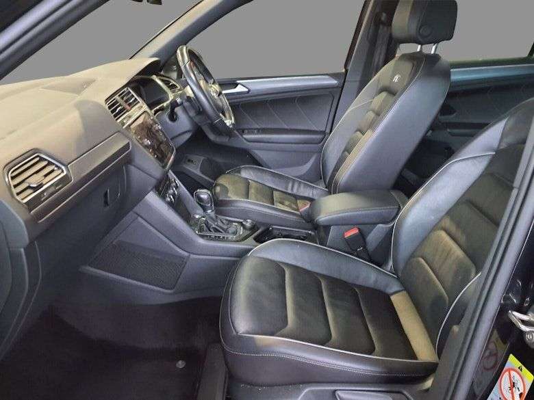 A 2019 VOLKSWAGEN TIGUAN 2.0 TSI R-Line Tech DSG 4Motion (190ps) PANORAMIC ROOF / MEMORY SEATS A 2019 VOLKSWAGEN TIGUAN 2.0 TSI R-Line Tech DSG 4Motion (190ps) PANORAMIC ROOF / MEMORY SEATS