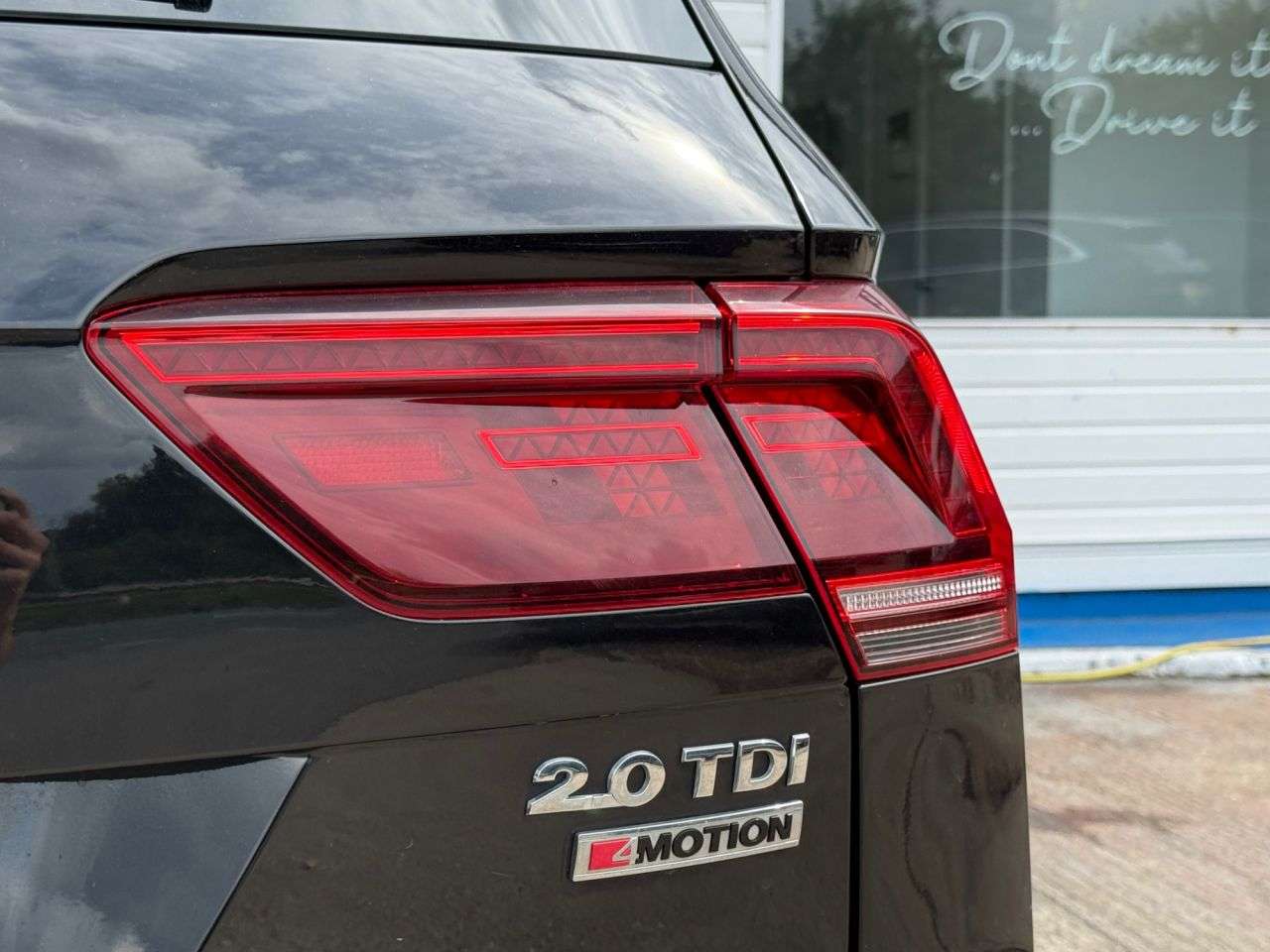 2017 VOLKSWAGEN TIGUAN 2017 VOLKSWAGEN TIGUAN
