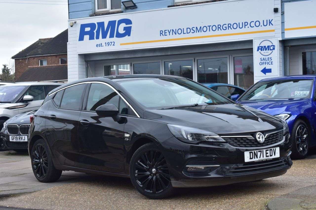 A 2021 VAUXHALL ASTRA 1.2 Turbo Griffin Edition 5dr (145 ps) LOW MILES / HEATED SEATS A 2021 VAUXHALL ASTRA 1.2 Turbo Griffin Edition 5dr (145 ps) LOW MILES / HEATED SEATS