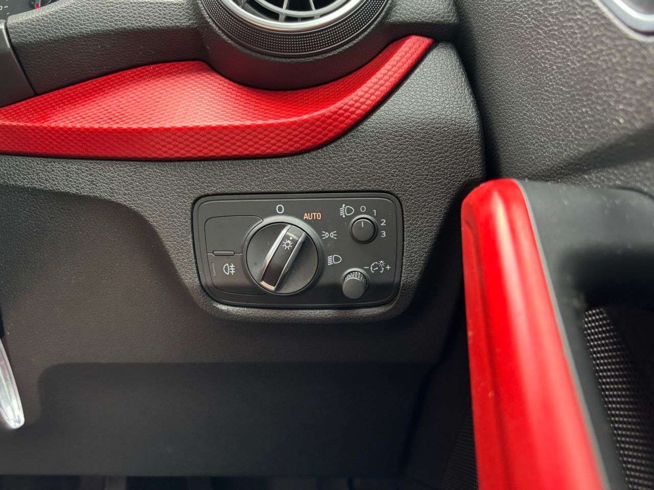 2019 AUDI Q2 2019 AUDI Q2