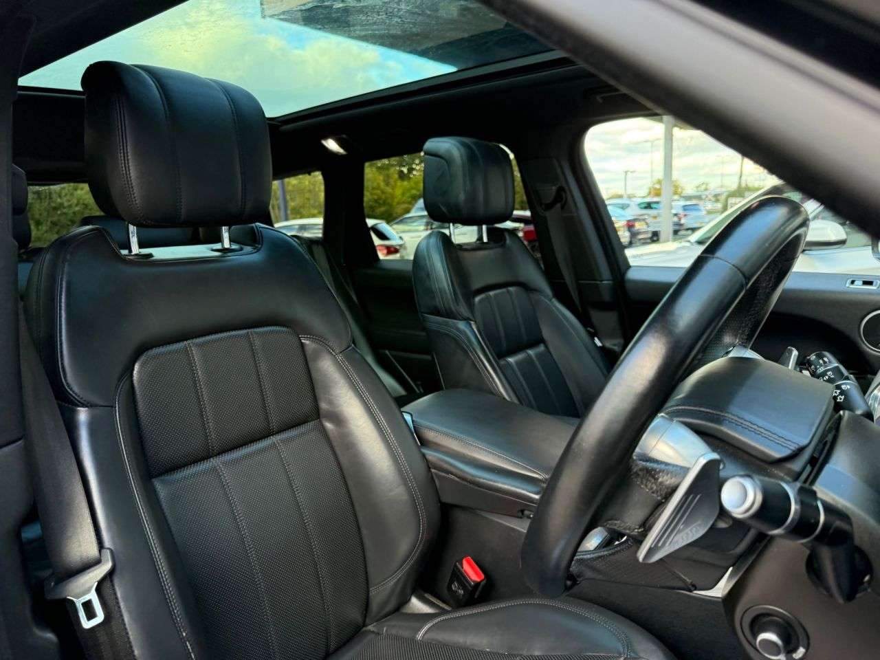 A 2021 LAND ROVER RANGE ROVER SPORT 3.0 D300 MHEV HSE Silver SUV 5dr Diesel Auto 4WD Euro 6 (s/s) (300 ps) HDD A 2021 LAND ROVER RANGE ROVER SPORT 3.0 D300 MHEV HSE Silver SUV 5dr Diesel Auto 4WD Euro 6 (s/s) (300 ps) HDD