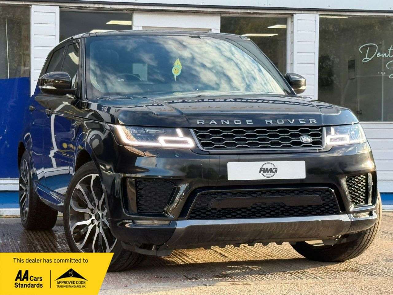 A 2021 LAND ROVER RANGE ROVER SPORT 3.0 D300 MHEV HSE Silver SUV 5dr Diesel Auto 4WD Euro 6 (s/s) (300 ps) HDD A 2021 LAND ROVER RANGE ROVER SPORT 3.0 D300 MHEV HSE Silver SUV 5dr Diesel Auto 4WD Euro 6 (s/s) (300 ps) HDD