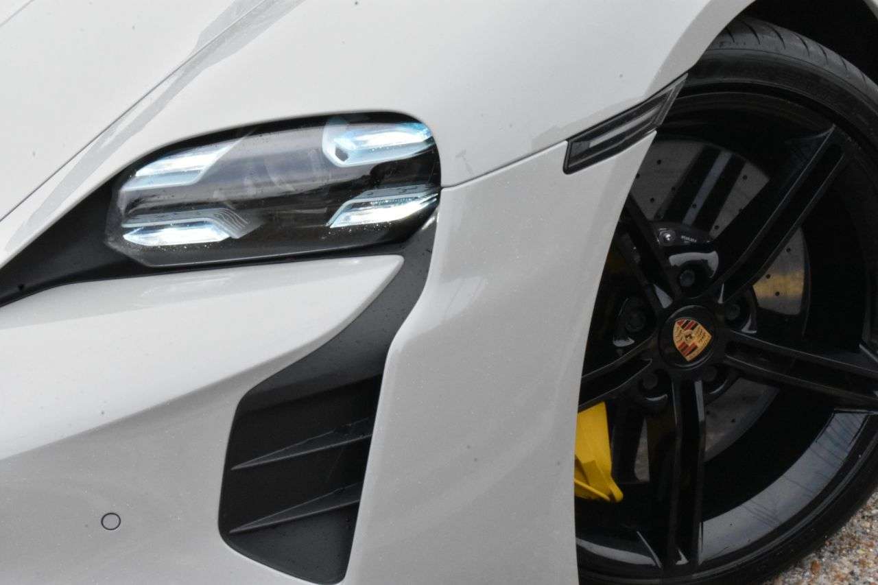 2020 PORSCHE TAYCAN 2020 PORSCHE TAYCAN