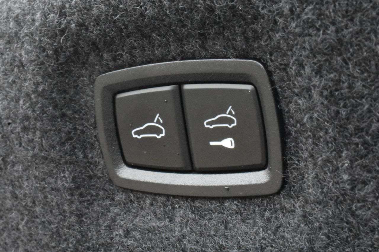 2020 PORSCHE TAYCAN 2020 PORSCHE TAYCAN