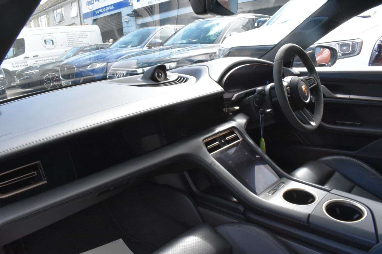 2020 PORSCHE TAYCAN 2020 PORSCHE TAYCAN