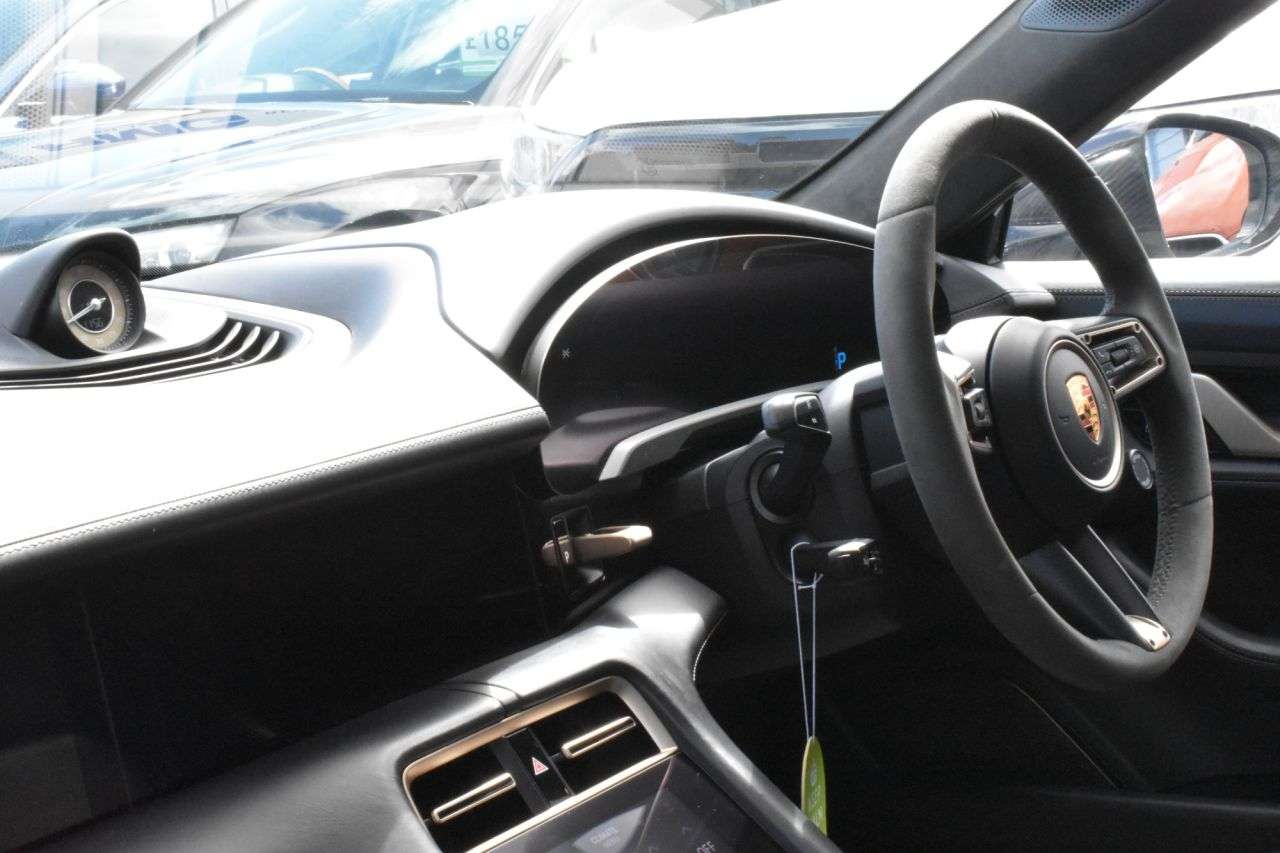 2020 PORSCHE TAYCAN 2020 PORSCHE TAYCAN