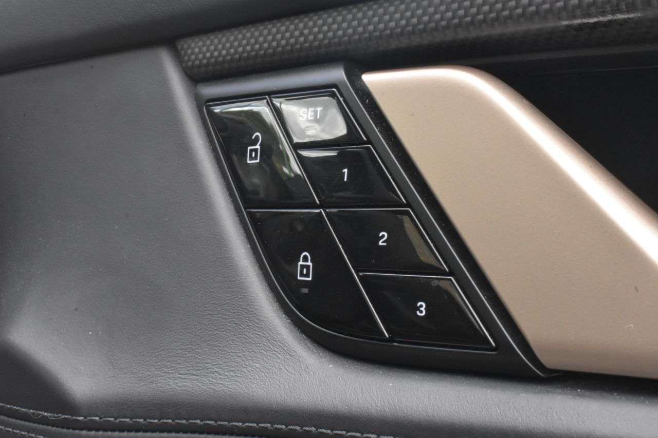2020 PORSCHE TAYCAN 2020 PORSCHE TAYCAN