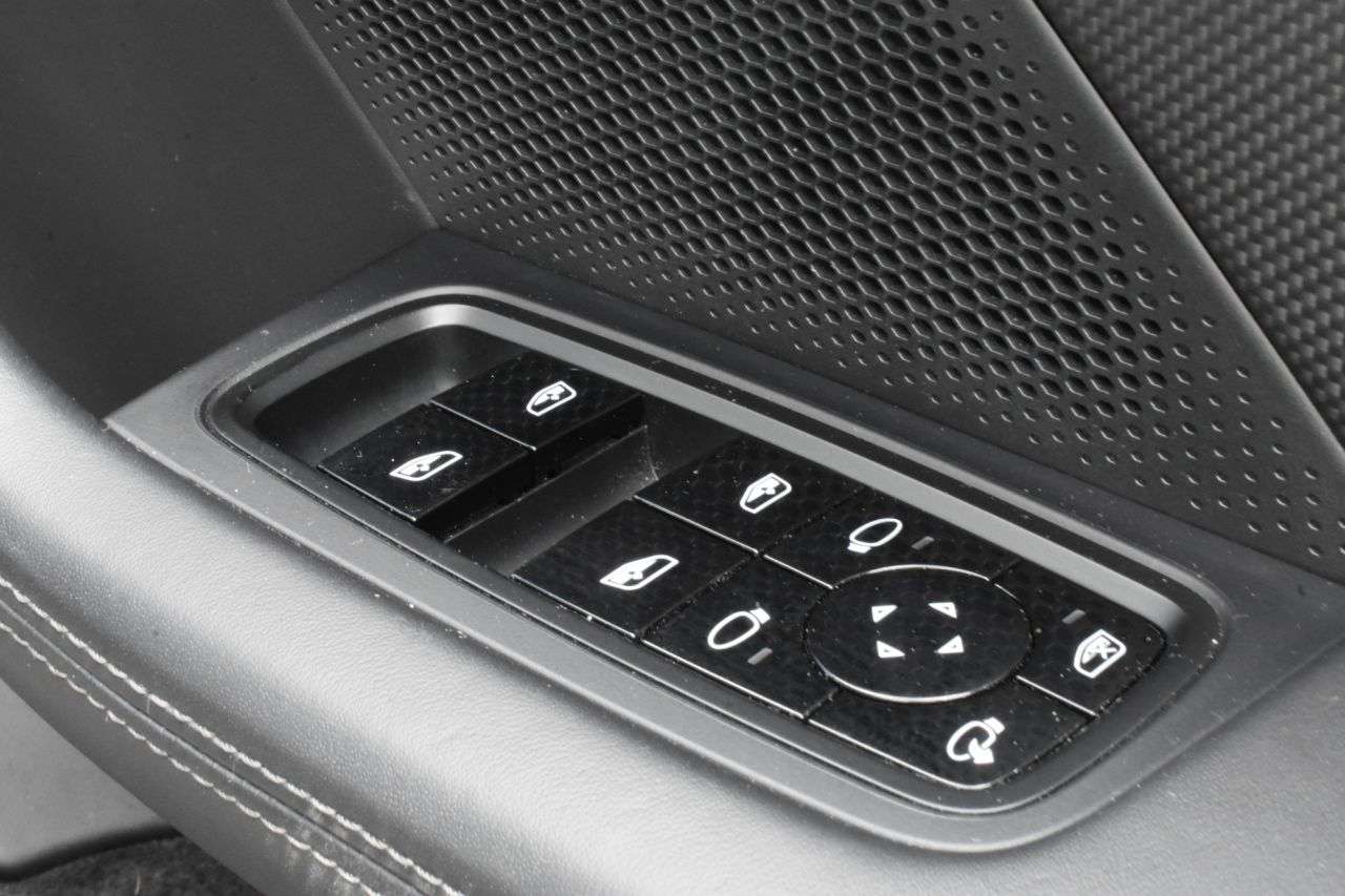2020 PORSCHE TAYCAN 2020 PORSCHE TAYCAN