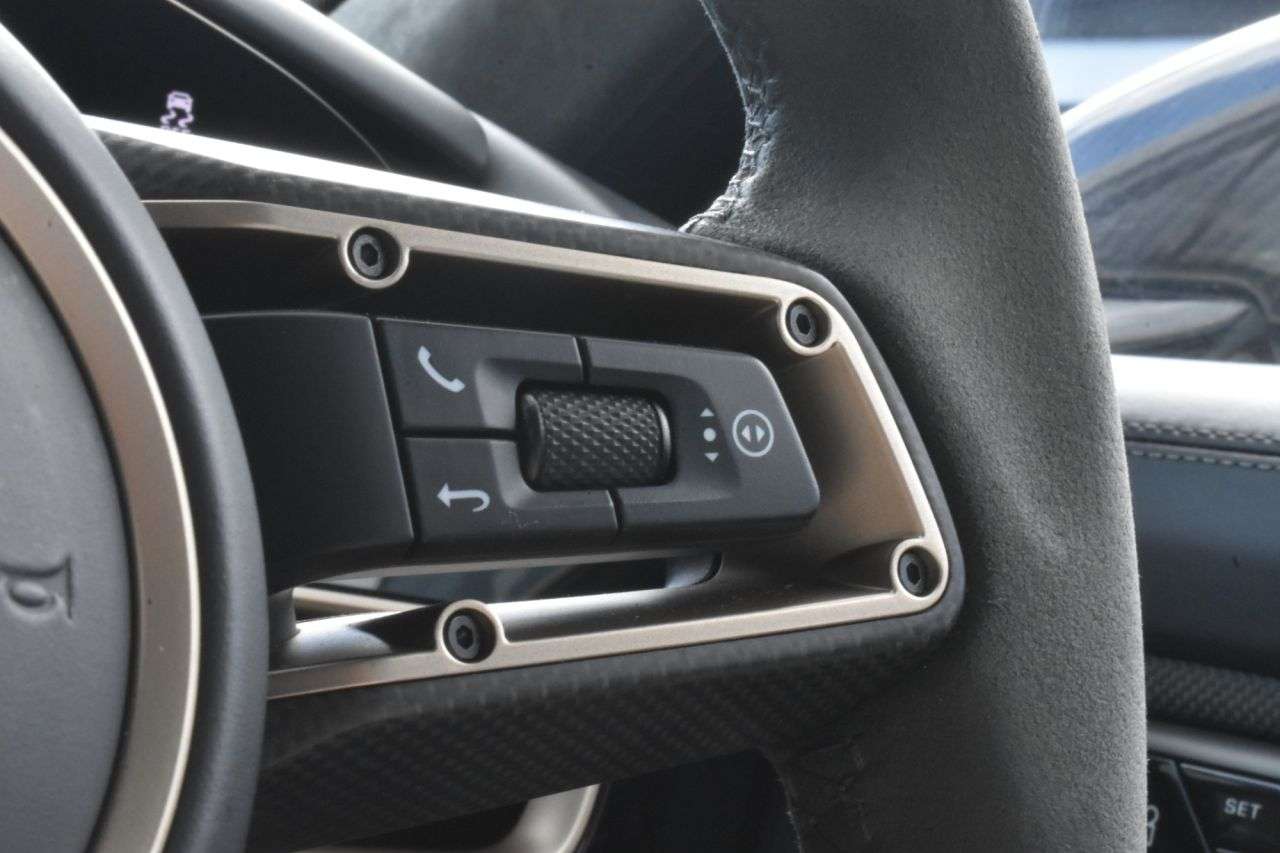 2020 PORSCHE TAYCAN 2020 PORSCHE TAYCAN